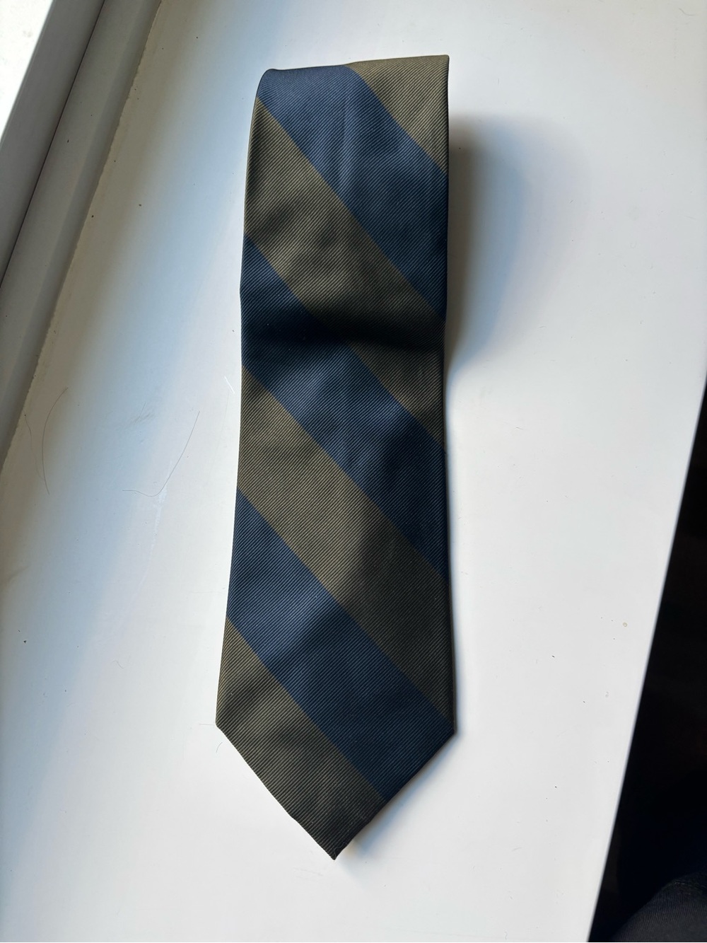 VINTAGE Abercrombie Classic Men's Striped Tie in Navy and Olive